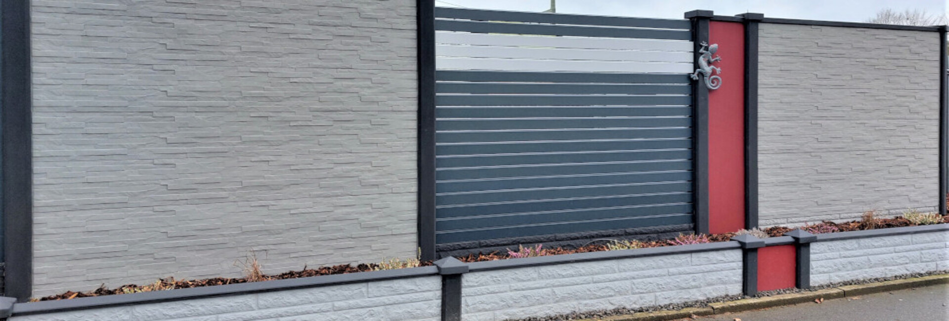Betonzaun Motiv Fels mit Aluminium Lamellen Rhombus