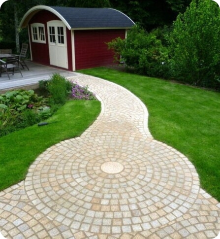 Gartepflege Gartenpflege und Zaunbau in Dortmund. Gartenweg aus Natursteinpflanzen in der runden Form