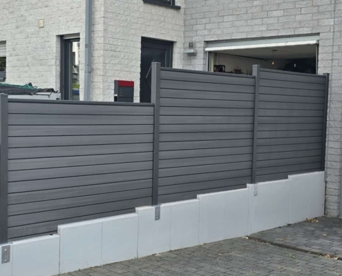 BPC Zaun Motiv Rhombus BPC Zaun Motiv Rhombus. Farbe Grau. Zaun wurde auf L-Steine montiert.